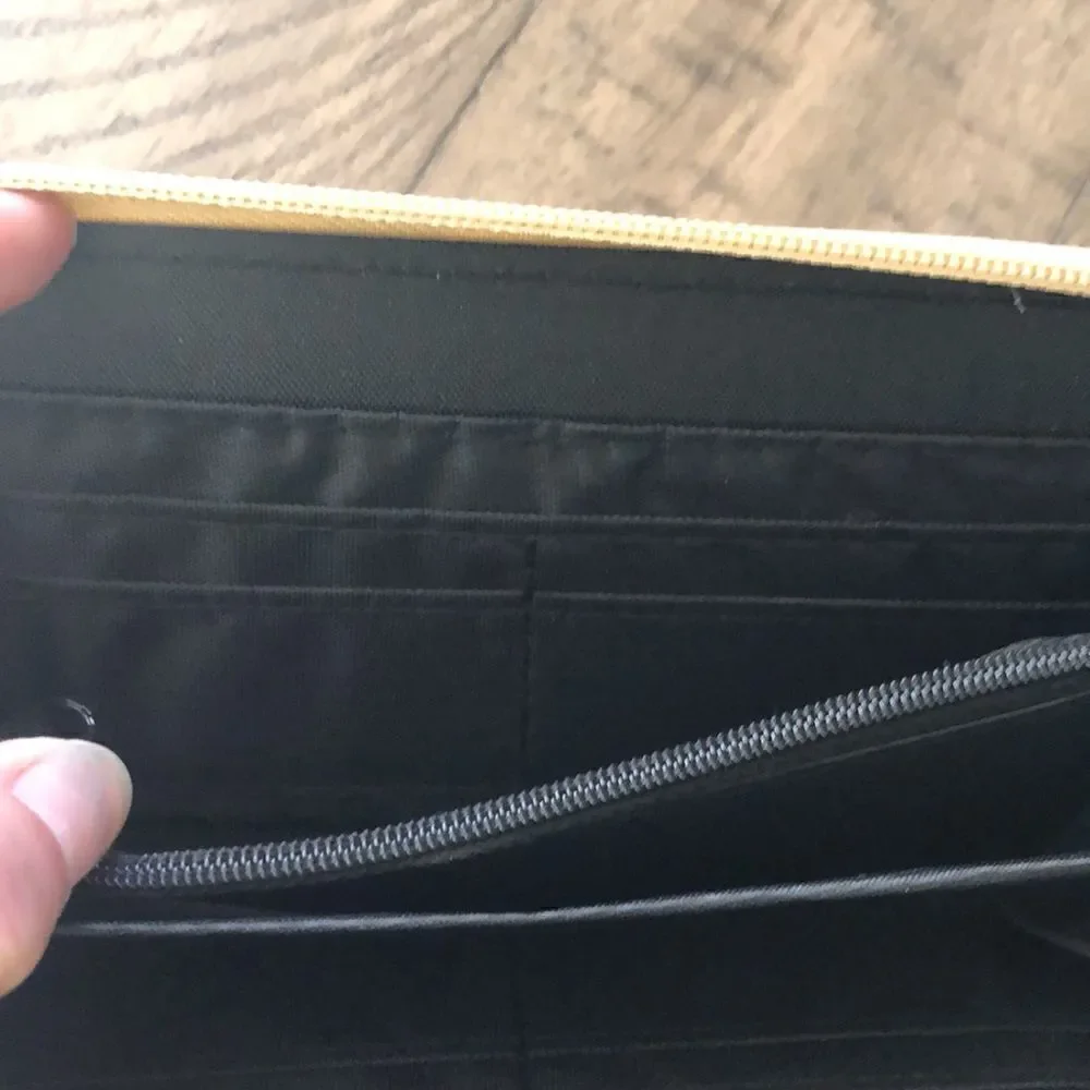 NWT Lucky 🍀 Cacti 🌵 Vegan 🌱 Zip Wallet 12 card inserts zip coin Secure!